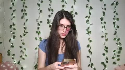 thistlefernsby online show from July 7, 2:14 am