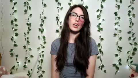 thistlefernsby online show from August 7, 2:24 am