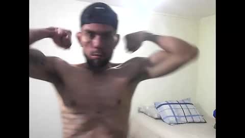 Snapshot of thomas2wood chatting on June 8, 11:05 pm Thomas2Wood online show from June 8, 11:05 pm