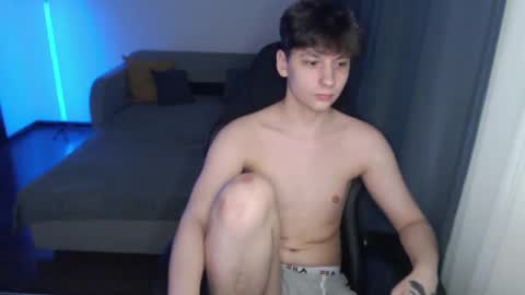 Snapshot of thomas617826 chatting on January 25, 10:18 pm Thomas Hill online show from January 25, 10:18 pm