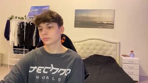 Snapshot of thomas617826 chatting on October 4, 9:02 pm Thomas Hill online show from October 4, 9:02 pm