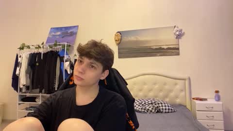 Snapshot of thomas617826 chatting on October 15, 9:04 pm Thomas Hill online show from October 15, 9:04 pm