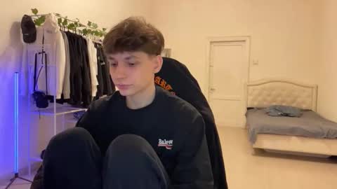 Snapshot of thomas617826 chatting on December 1, 9:09 pm Thomas Hill online show from December 1, 9:09 pm