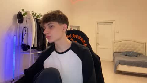 Snapshot of thomas617826 chatting on December 4, 8:17 pm Thomas Hill online show from December 4, 8:17 pm