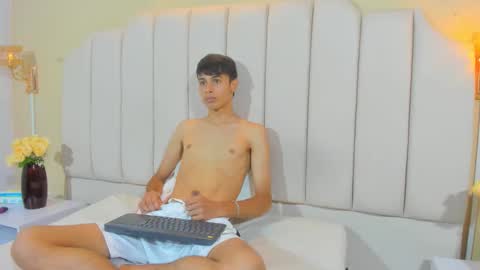 thomas_dikey online show from April 5, 2:47 pm