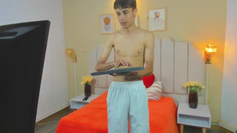 thomas_dikey online show from April 8, 8:20 pm