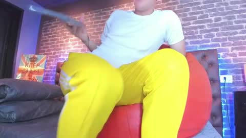 Snapshot of thomas_may4rs chatting on February 21, 4:18 am ---Thomas--- online show from February 21, 4:18 am