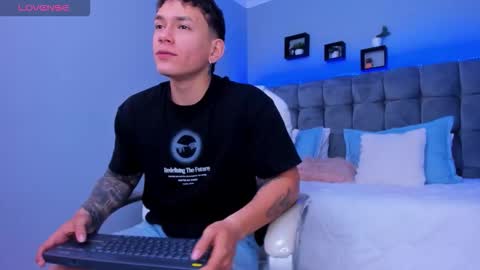 Thomas online show from December 4, 2:04 pm