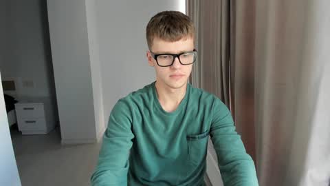 Snapshot of thomas_shelbivip chatting on January 12, 11:28 am Tomas online show from January 12, 11:28 am