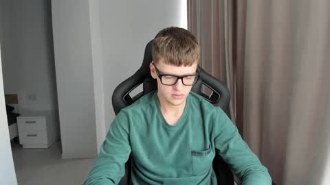 Snapshot of thomas_shelbivip chatting on January 14, 11:20 am Tomas online show from January 14, 11:20 am