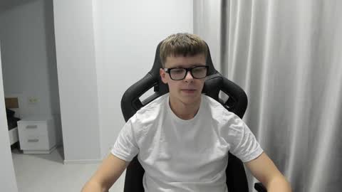 Snapshot of thomas_shelbivip chatting on January 14, 7:11 pm Tomas online show from January 14, 7:11 pm