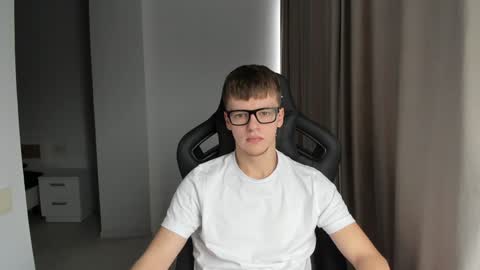 Snapshot of thomas_shelbivip chatting on January 27, 10:49 am Tomas online show from January 27, 10:49 am