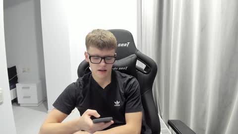 Snapshot of thomas_shelbivip chatting on January 29, 10:32 pm Tomas online show from January 29, 10:32 pm