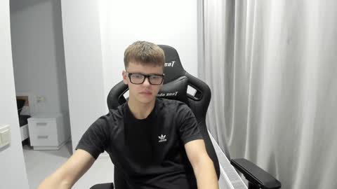 Snapshot of thomas_shelbivip chatting on January 31, 8:22 pm Tomas online show from January 31, 8:22 pm