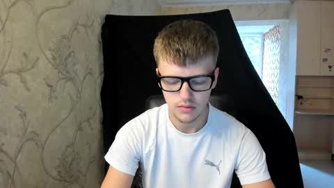 Snapshot of thomas_shelbivip chatting on September 28, 9:58 am Tomas online show from September 28, 9:58 am