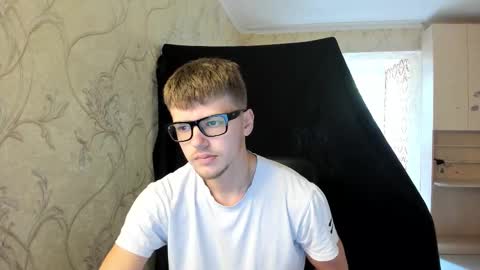 Snapshot of thomas_shelbivip chatting on October 3, 10:01 am Tomas online show from October 3, 10:01 am