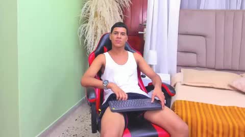 Thomas Valkov online show from April 27, 11:30 am