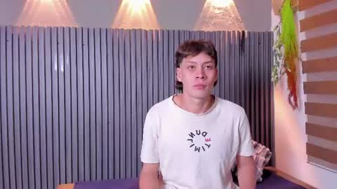 Snapshot of thomas_woolf chatting on July 16, 12:00 pm thomas_woolf online show from July 16, 12:00 pm