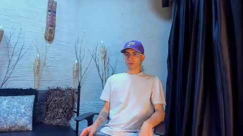 ThomasJones   online show from February 19, 11:49 am