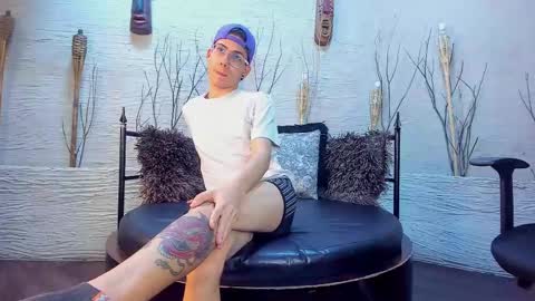 ThomasJones   online show from February 19, 2:55 pm