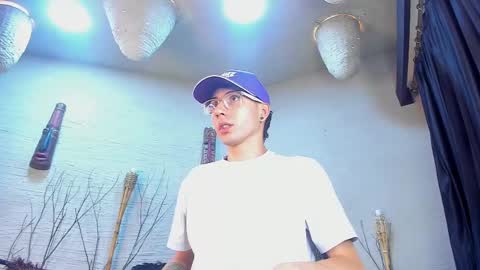 ThomasJones   online show from February 19, 6:32 pm