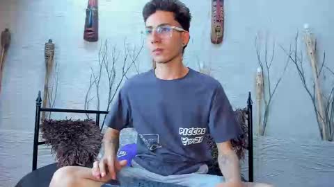 ThomasJones   online show from February 20, 2:35 pm