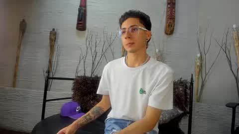 ThomasJones   online show from February 21, 11:44 am