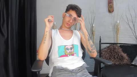 ThomasJones   online show from February 22, 2:41 pm