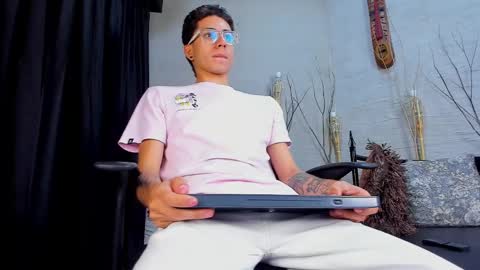 ThomasJones   online show from February 26, 11:30 am