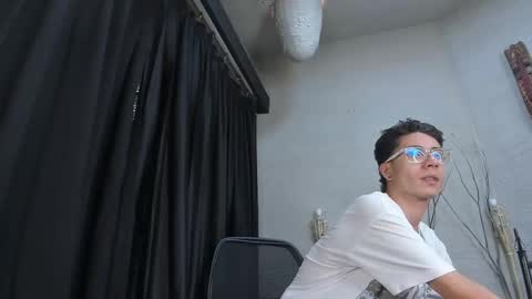 ThomasJones   online show from February 27, 5:47 pm