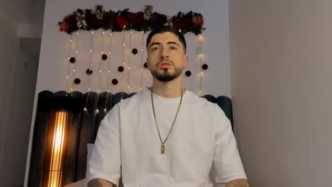 Snapshot of thomasmarzo1 chatting on December 16, 6:24 pm sweetfit boy online show from December 16, 6:24 pm