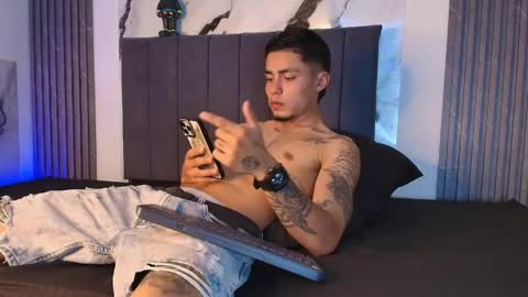 thomass_conor online show from April 13, 11:21 pm