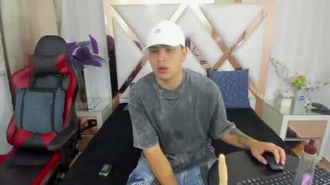 thomasthund online show from January 6, 1:37 pm