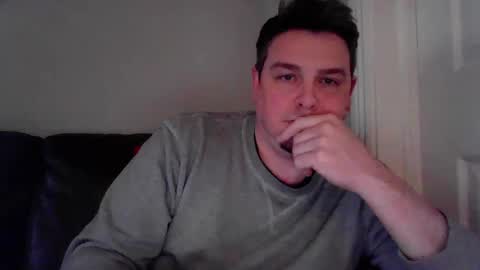 thomisfra online show from February 9, 2:18 pm