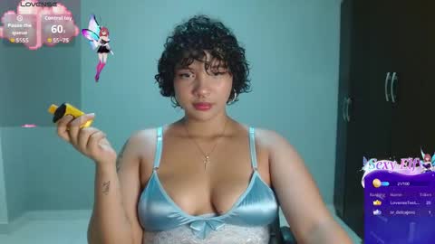 Snapshot of thompson_ari chatting on December 19, 7:37 am thompson ari online show from December 19, 7:37 am