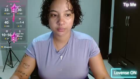 Snapshot of thompson_ari chatting on December 21, 10:39 pm thompson ari online show from December 21, 10:39 pm