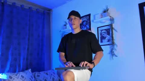 Snapshot of thomsevery chatting on November 26, 12:00 am Thoms Every online show from November 26, 12:00 am