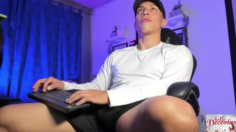 Snapshot of thomsevery chatting on December 18, 1:33 am Thoms Every online show from December 18, 1:33 am