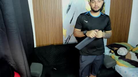 thomson_hot01 online show from January 12, 5:01 am