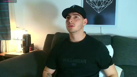 Snapshot of thomylov chatting on February 3, 3:37 am thomylov online show from February 3, 3:37 am