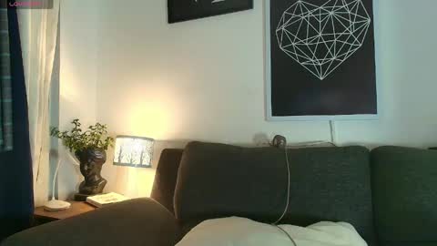 thomylov online show from June 6, 1:11 am