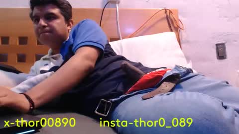 Snapshot of thor0200 chatting on October 6, 1:14 am thor0200 online show from October 6, 1:14 am