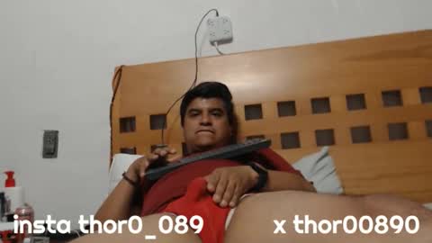 Snapshot of thor0200 chatting on April 28, 4:39 am thor0200 online show from April 28, 4:39 am