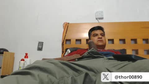 Snapshot of thor0200 chatting on June 16, 4:26 am thor0200 online show from June 16, 4:26 am