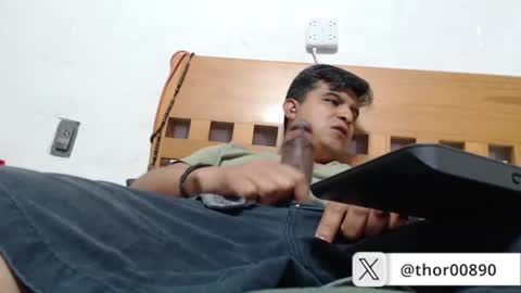 Snapshot of thor0200 chatting on June 30, 4:02 am thor0200 online show from June 30, 4:02 am