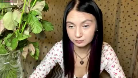 Lola  3 a gift for every fan club member online show from February 12, 8:59 pm