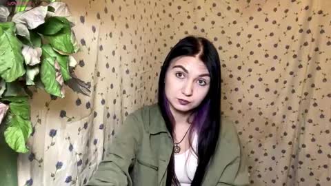 Lola  3 a gift for every fan club member online show from February 13, 8:05 pm