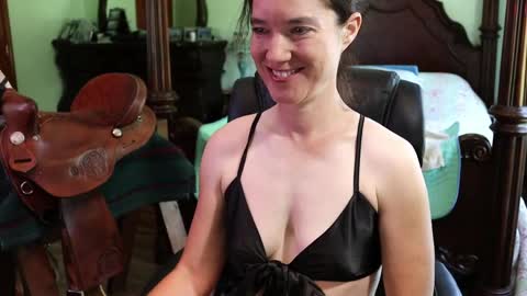 ThornburyRose online show from May 28, 5:32 pm