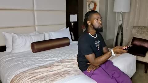 Snapshot of thotyboy68 chatting on October 28, 10:52 am Thotyboy online show from October 28, 10:52 am