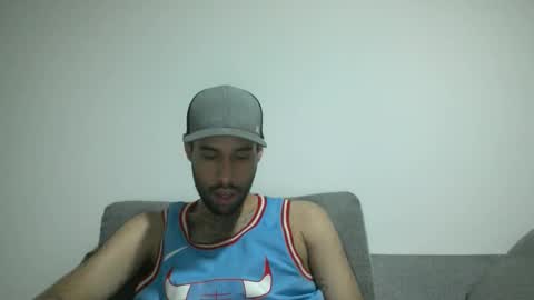 Snapshot of throwawayyourgun chatting on December 6, 10:30 pm Luka online show from December 6, 10:30 pm